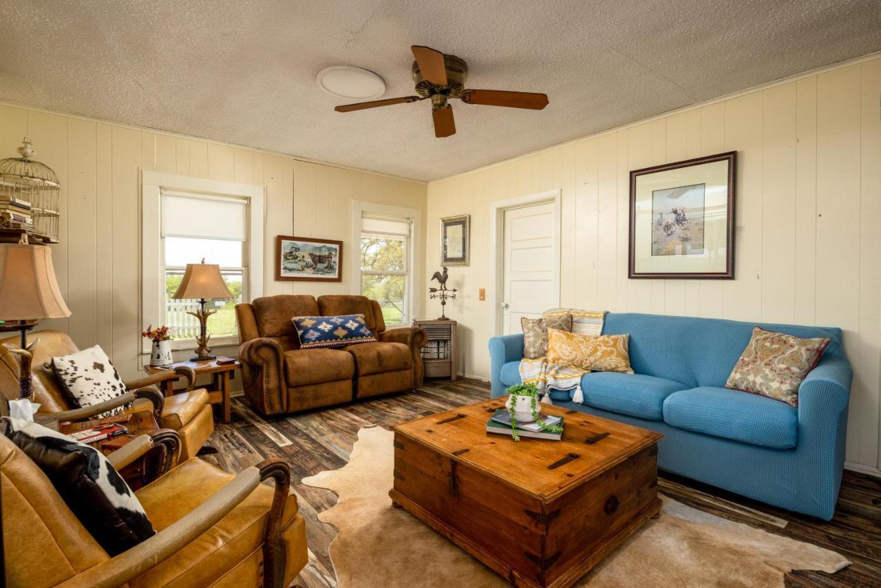 Stay On A 350-Acre Cattle Ranch! Brazos River! Tubing! Petting Zoo! Weatherford Exterior photo